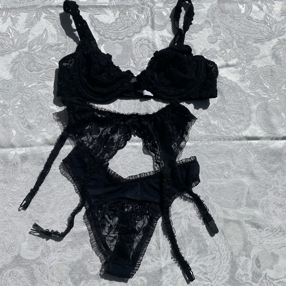 ***SOLD Vintage 4 piece lingerie set